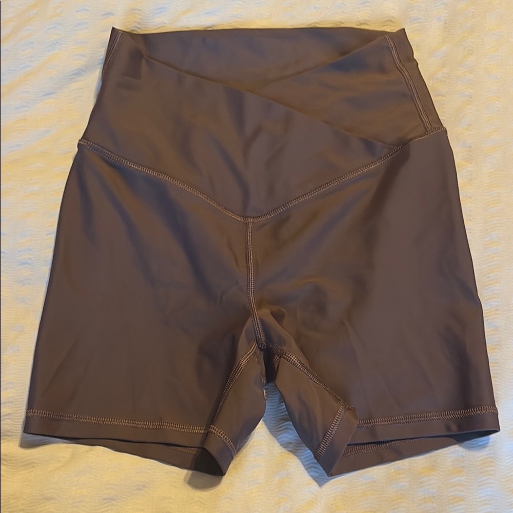 Brown Bike Shorts with Elastic Waistband and Moisture-Wicking Fabric